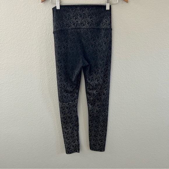 Carbon38 Hi-Waisted Floral Leggings - Picture 2 of 3